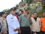 Walikota Tinjau dan Bantu Penanganan Pasca Banjir di Padang