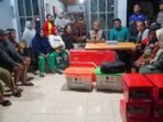 Walikota Serahkan Bantuan Tanggap Darurat banjir di Padang