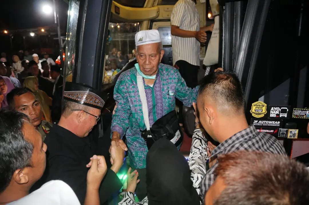 Wali Kota Pagar Alam Sambut Kepulangan Jemaah Haji Pagar Alam