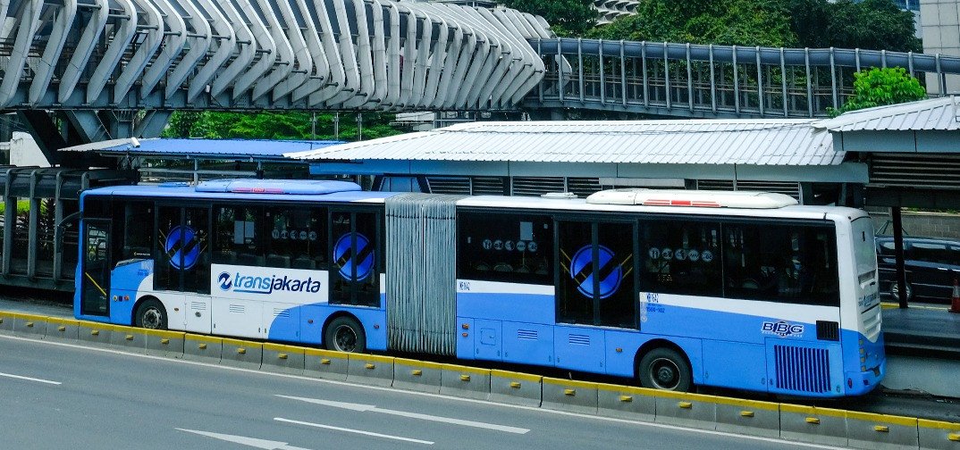 Viral Penumpang Bus Tiba-tiba Dipukul