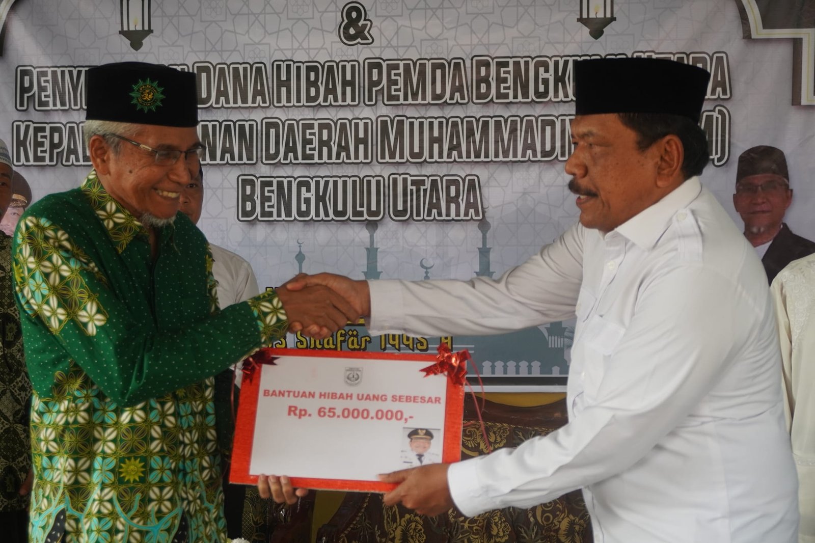 Dukung Program Muhammadiyah, Bupati BU Serahkan Dana Hibah