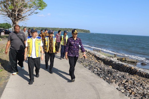 Kementerian PUPR Akan Tangani Abrasi Pantai Pebuahan di Desa Banyubiru Kab. Jembrana