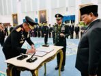 Resmi Nahkodai Korps Bhayangkara, Jenderal Suyudi Ario Seto Disumpah Prabowo di Istana Negara